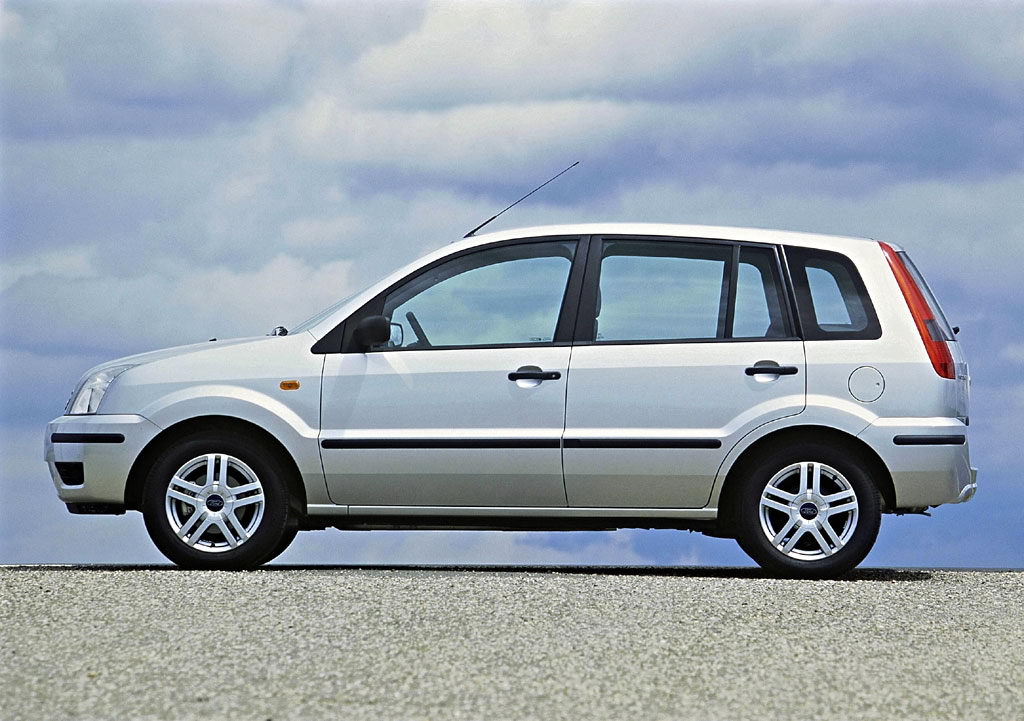 Ford Fusion 2002 006.jpg